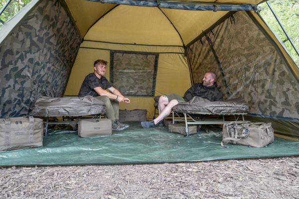 Ágy hálózsákkal - Avid Carp Benchmark LevelTech System