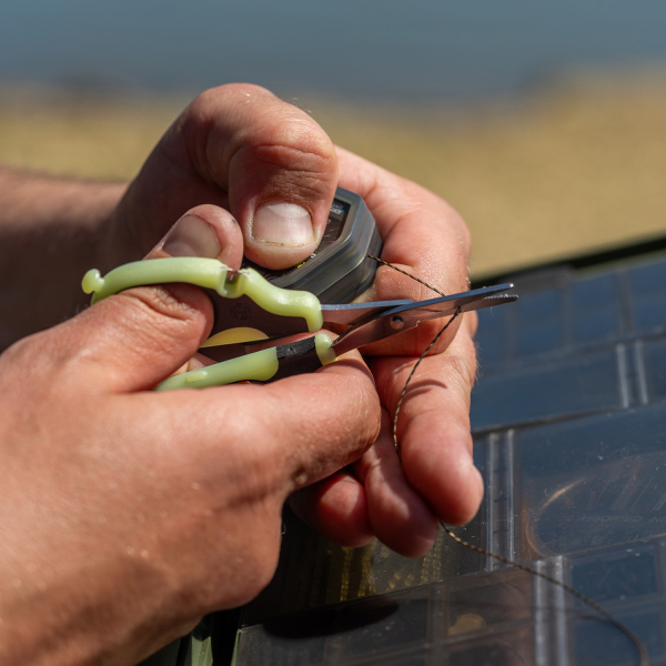 Zsinórvágó olló RidgeMonkey Nite Glo Strip n Snip Scissors