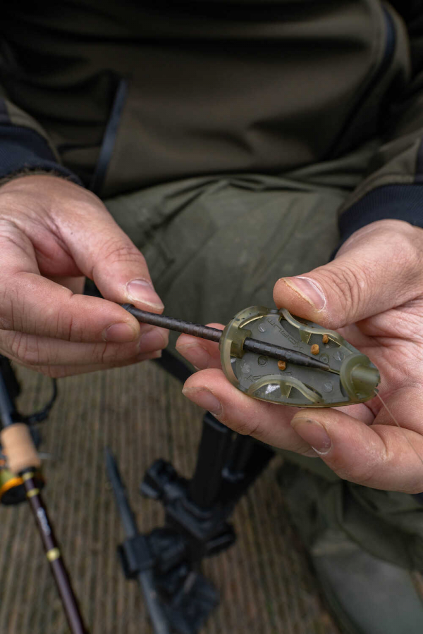 Krmítko - Korum CAMO METHOD - LARGE