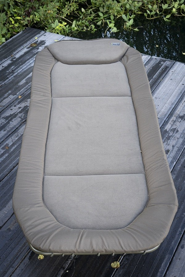 Lehátko - Avid Carp Benchmark Lite Memory Foam Bed