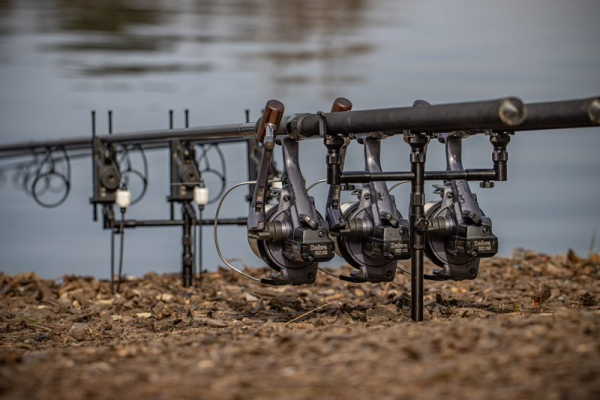 Hrazda - Solar BlackLite 3 Rod Buzz Bar (Medium)