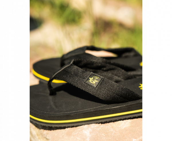 BLACK CAT Flip-Flops