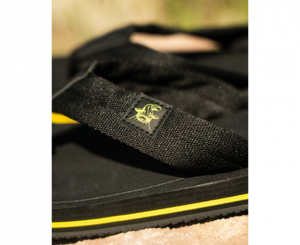 BLACK CAT Flip-Flops