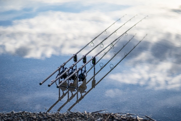 3 kusy Korda Kaizen Green 12ft 3lb + Púzdro Compac 3 Rod Divide Holdall 12ft