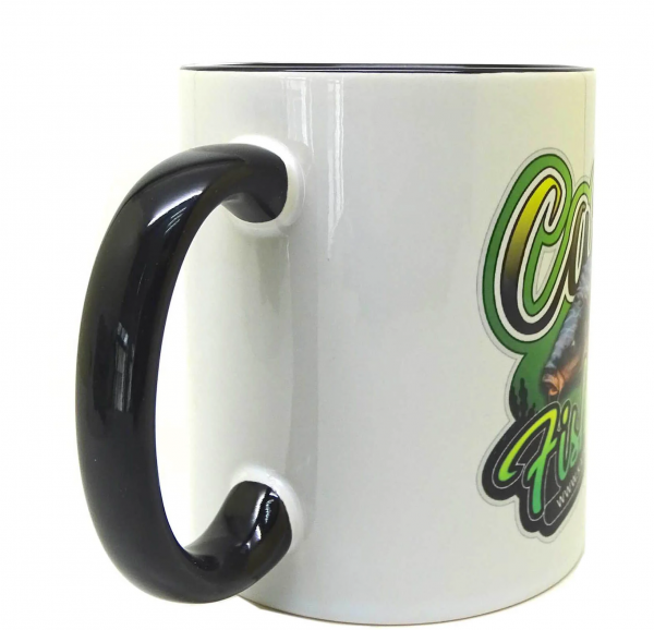 KATRAN Branded Mug – biely s čiernym uškom
