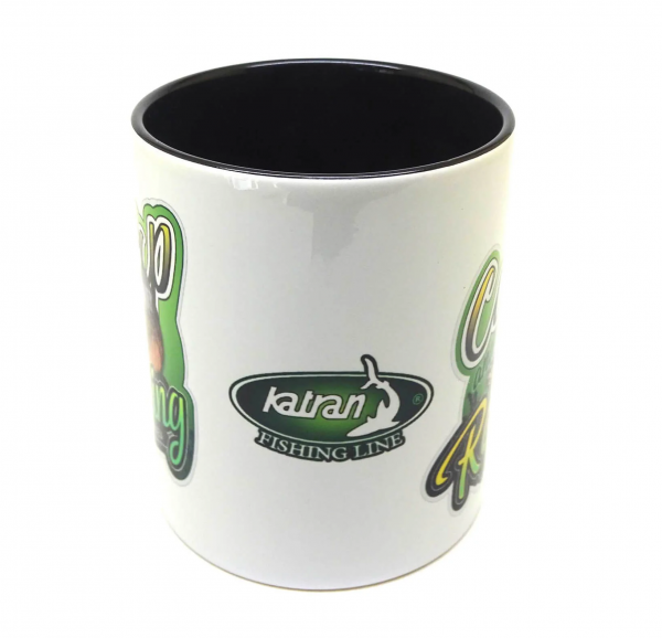 KATRAN Branded Mug – biely s čiernym uškom