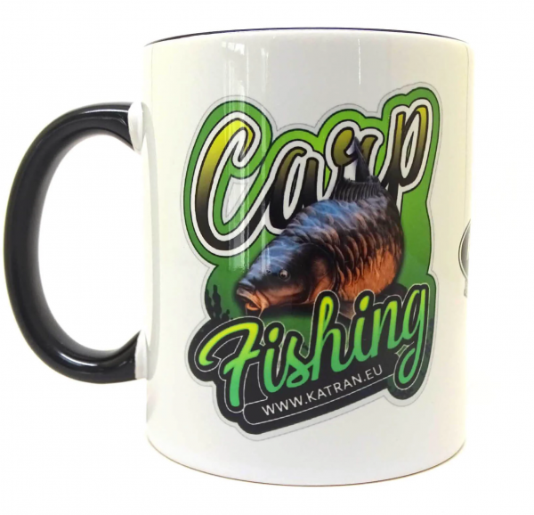 KATRAN Branded Mug – biely s čiernym uškom