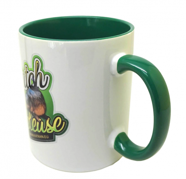 KATRAN Branded Mug – biely so zeleným uškom